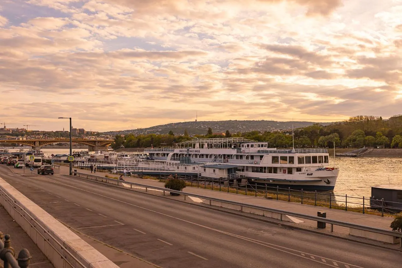 Fortuna Boat Hotel Budapeste 3*,